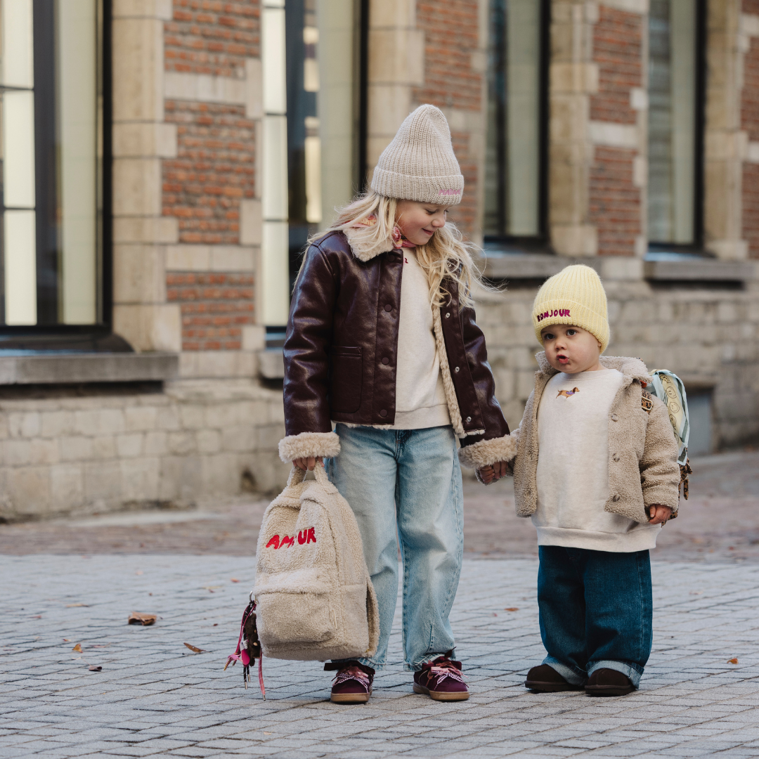 Een rugzak van teddy met personalisatie