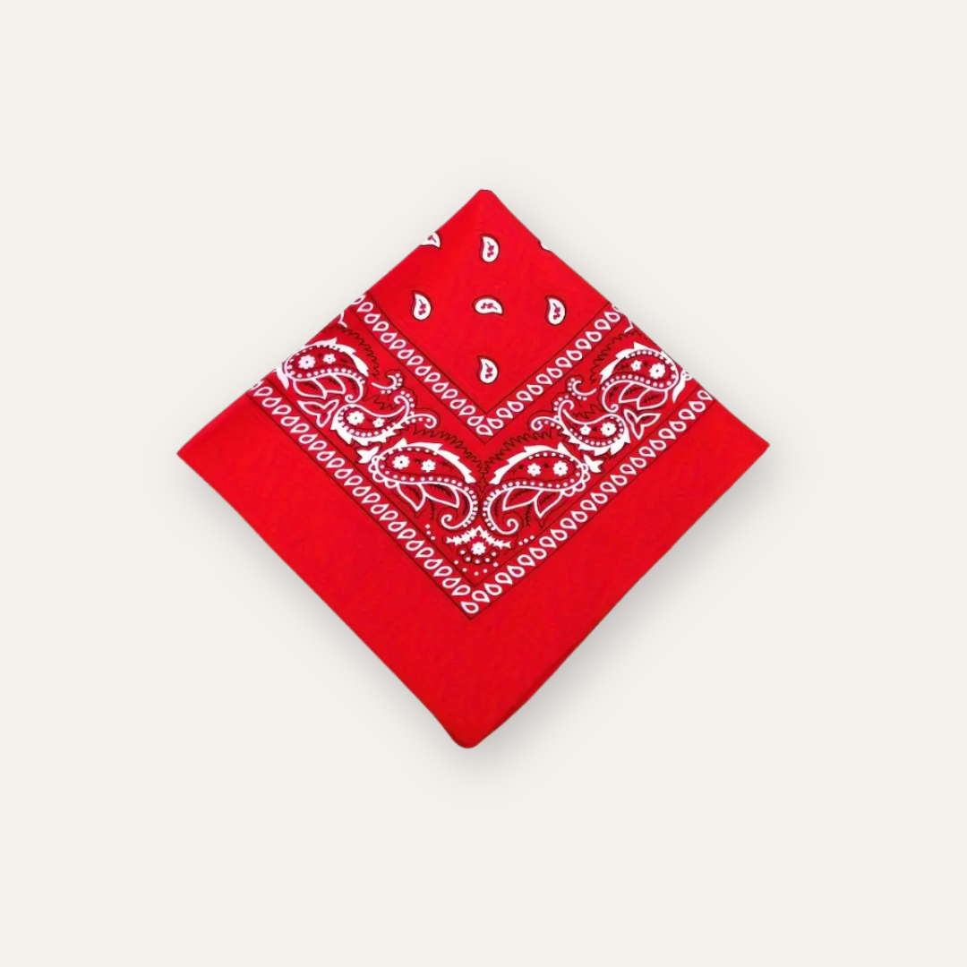 Een rode bandana scarf