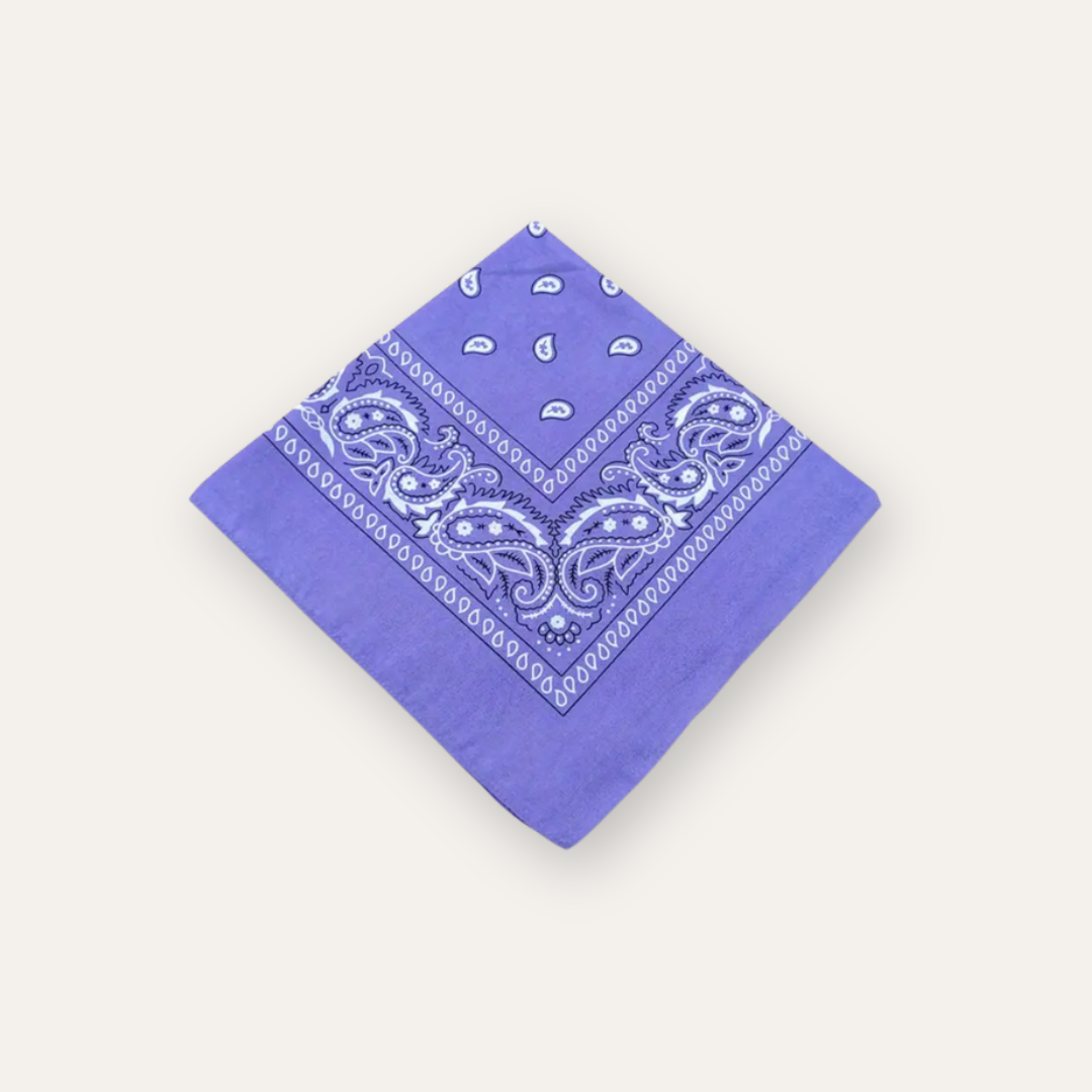 Een lila bandana scarf
