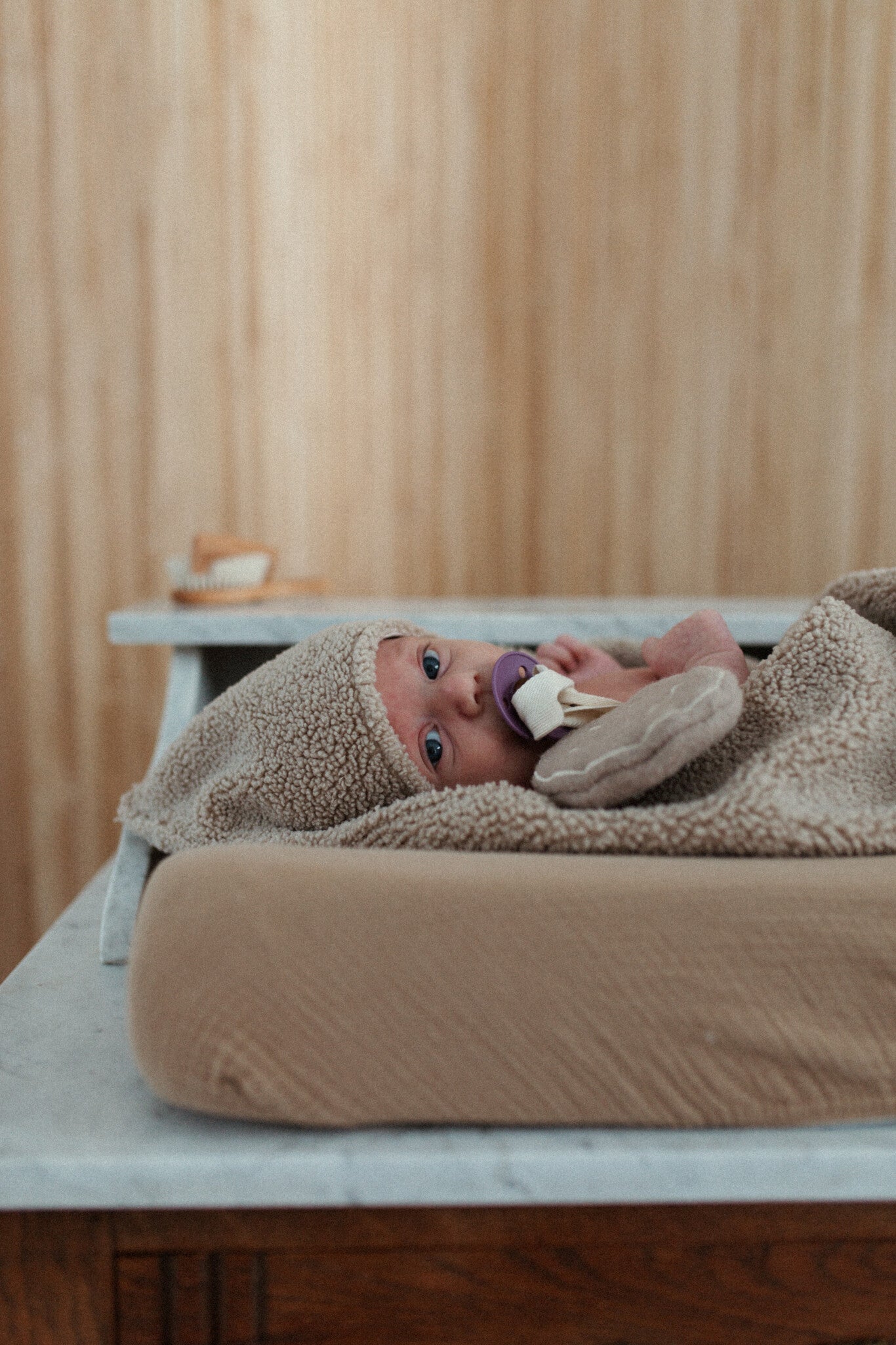 Changing cover fine brown