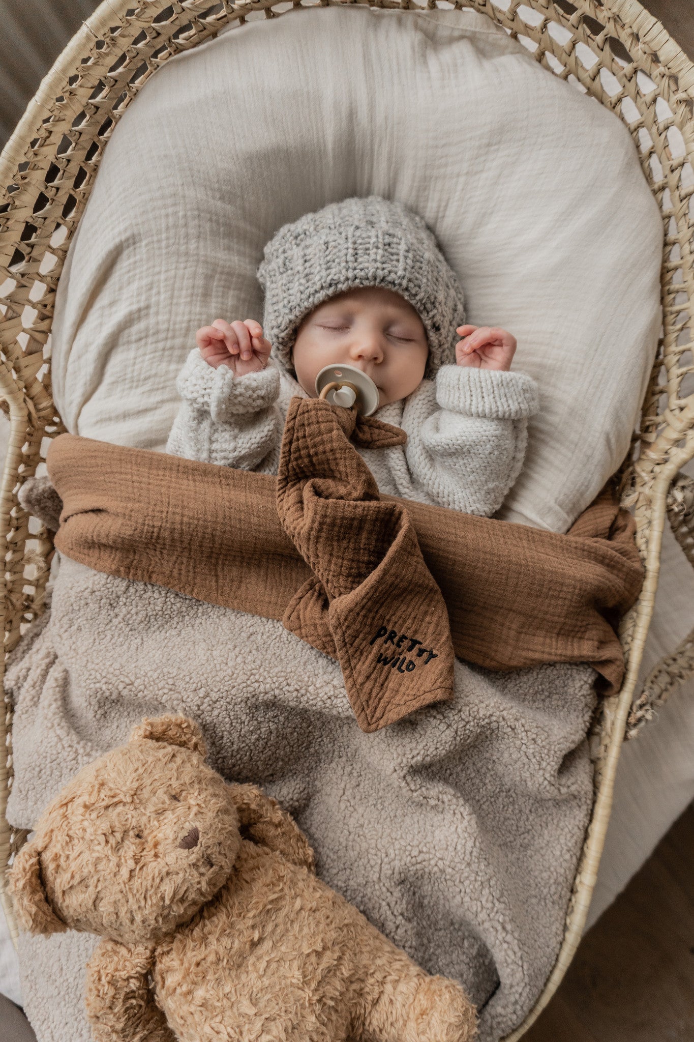 Flat sheet crib better brownie