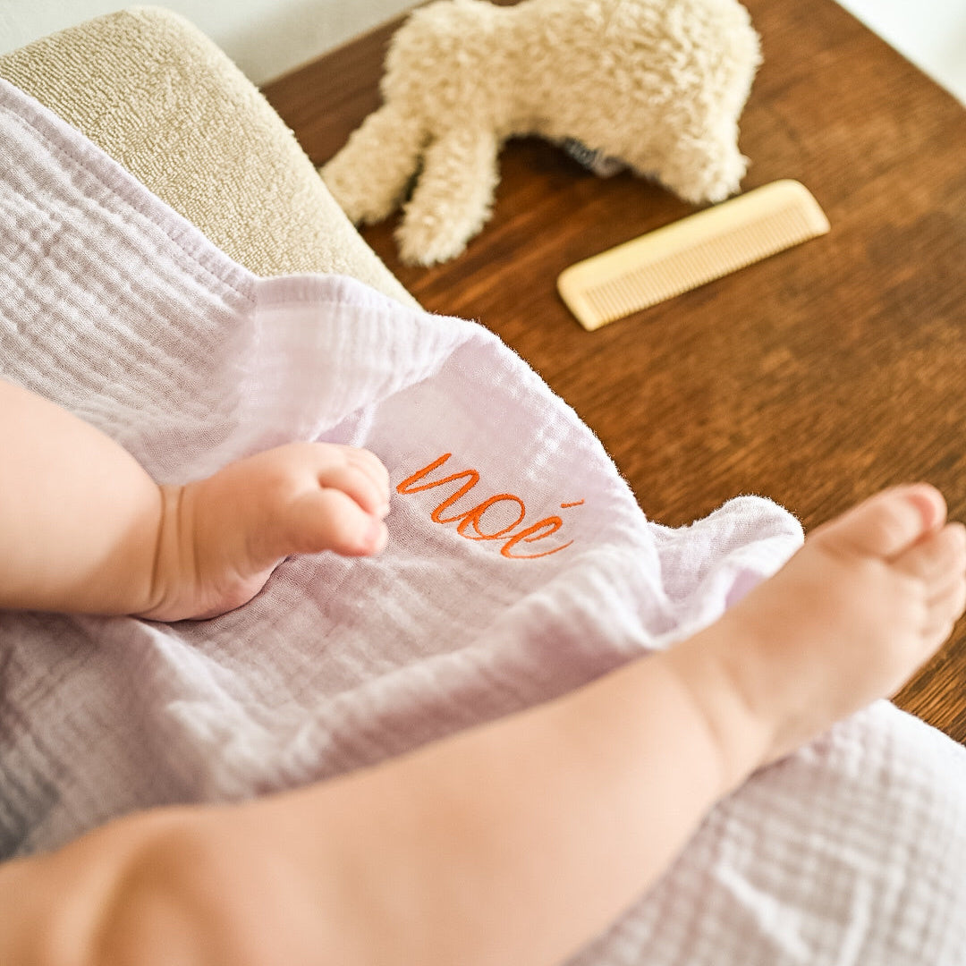 Giant swaddle lucky lila