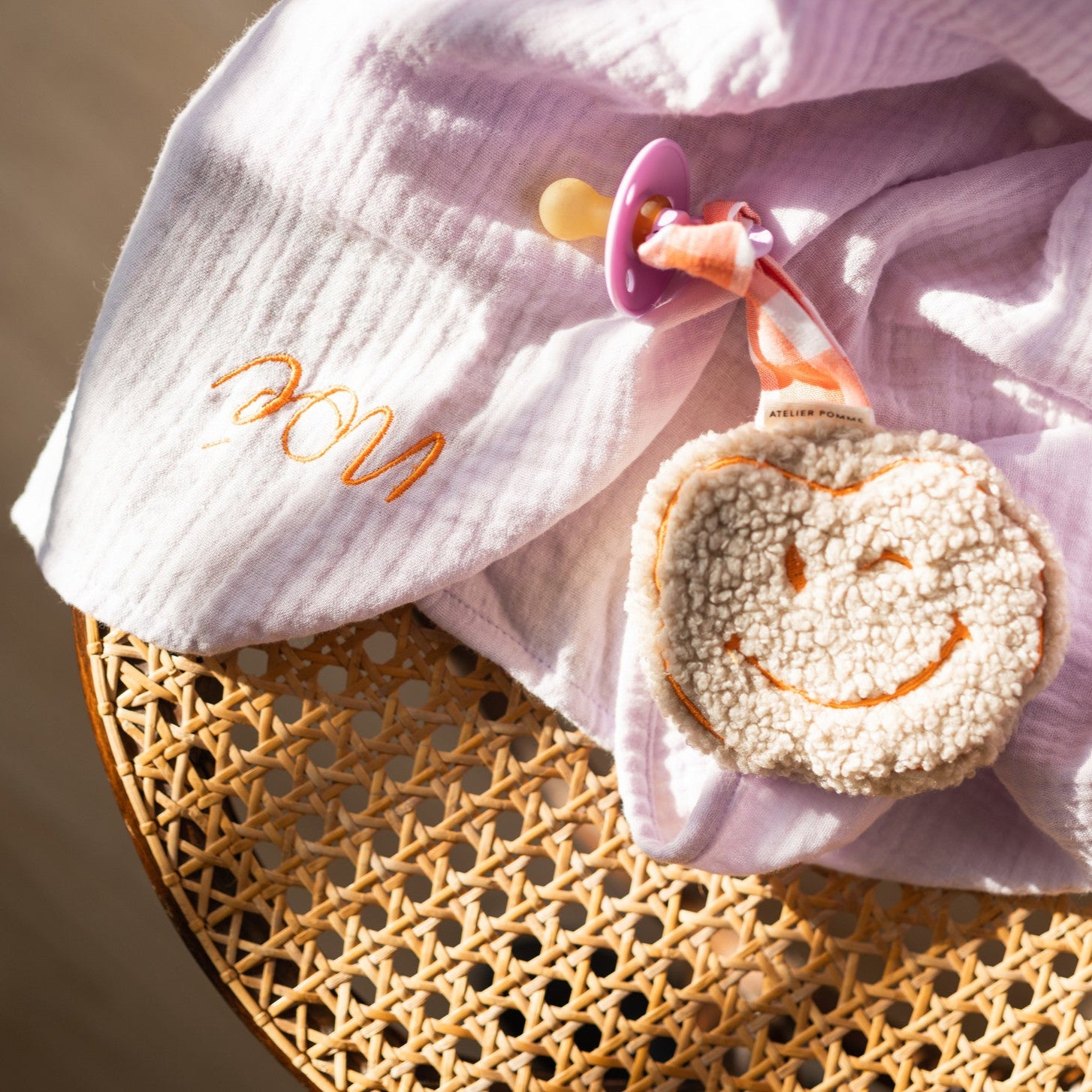 Giant swaddle lucky lila