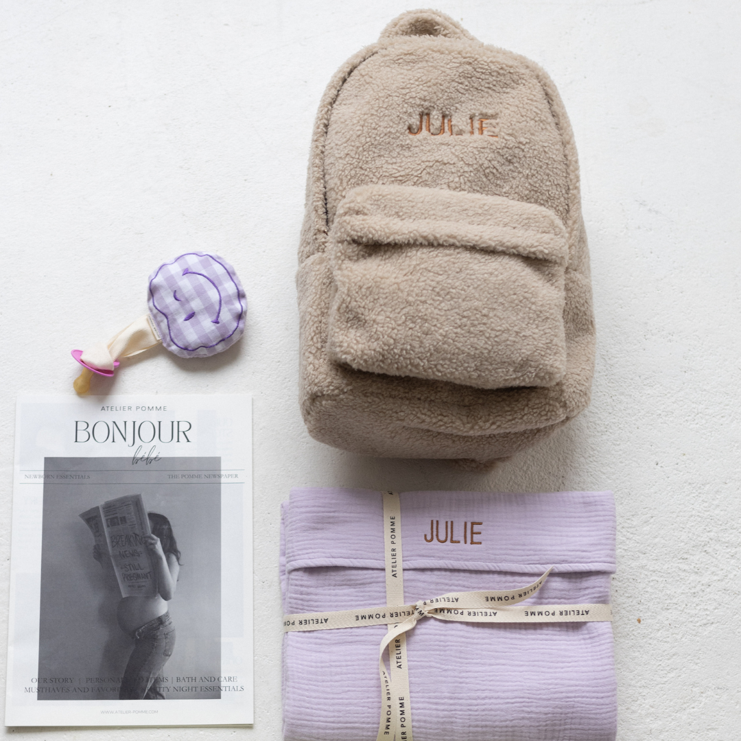 Giftbox met een gepersonaliseerde rugzak, deken en cuddle