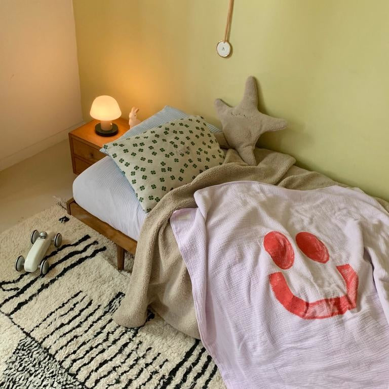 kinderbed, kussen met tekst, grote teddy deken en laken met icoon.