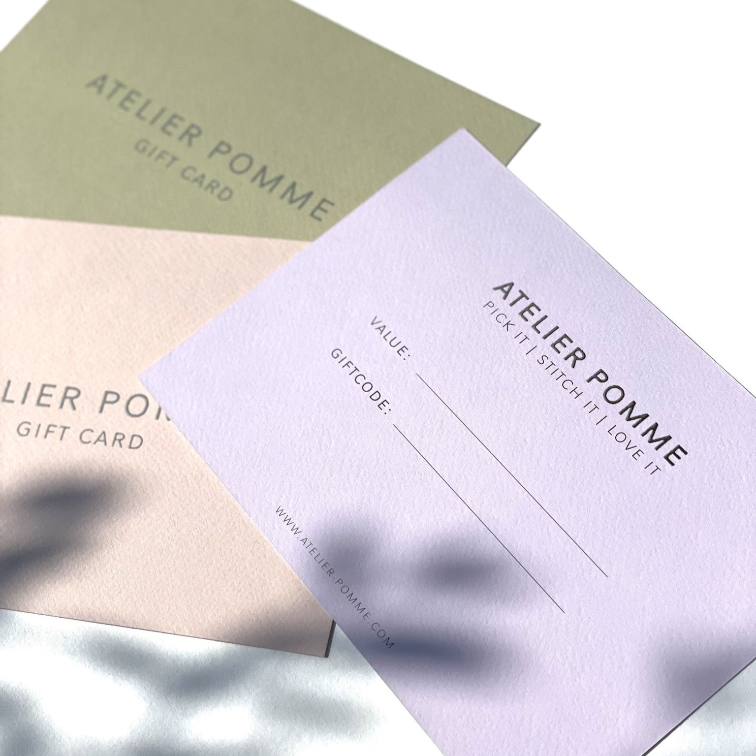 cadeaukaarten in verschillende kleuren.