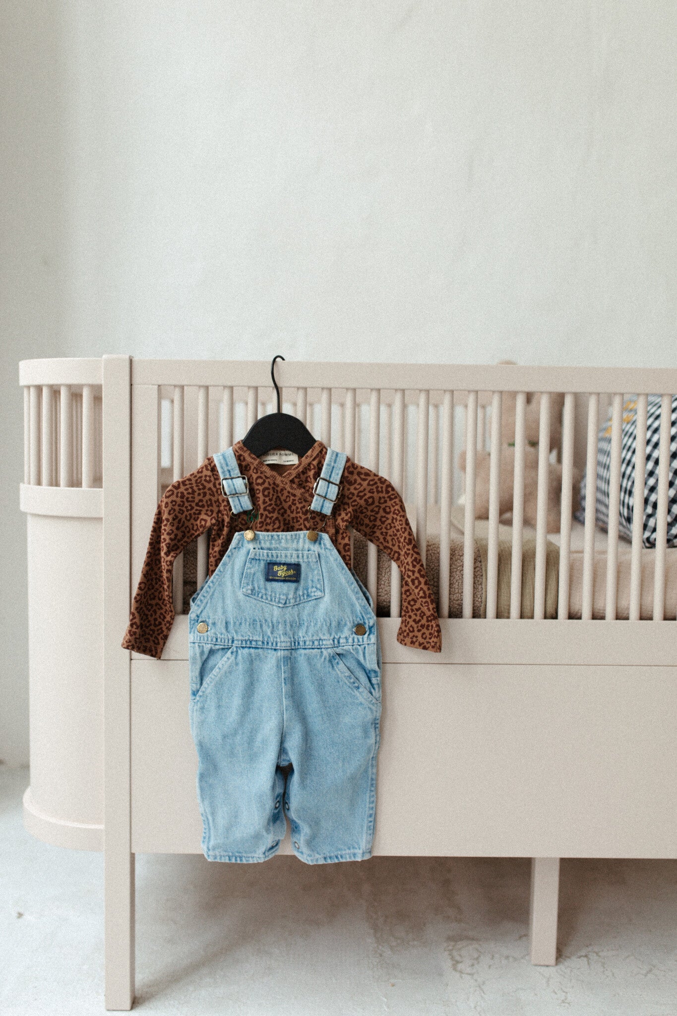 Romper wrap the baby leopard