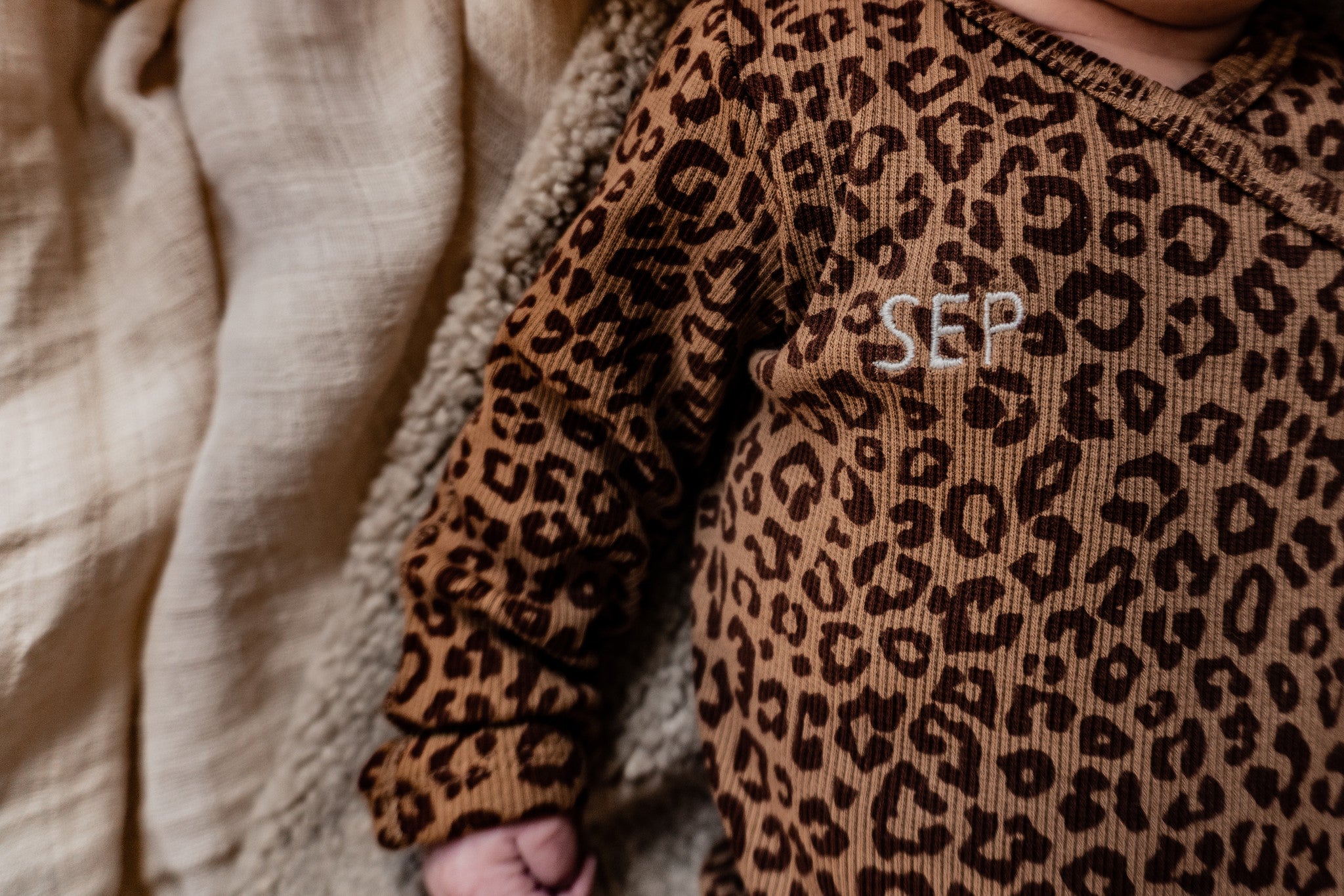 Romper wrap the baby leopard