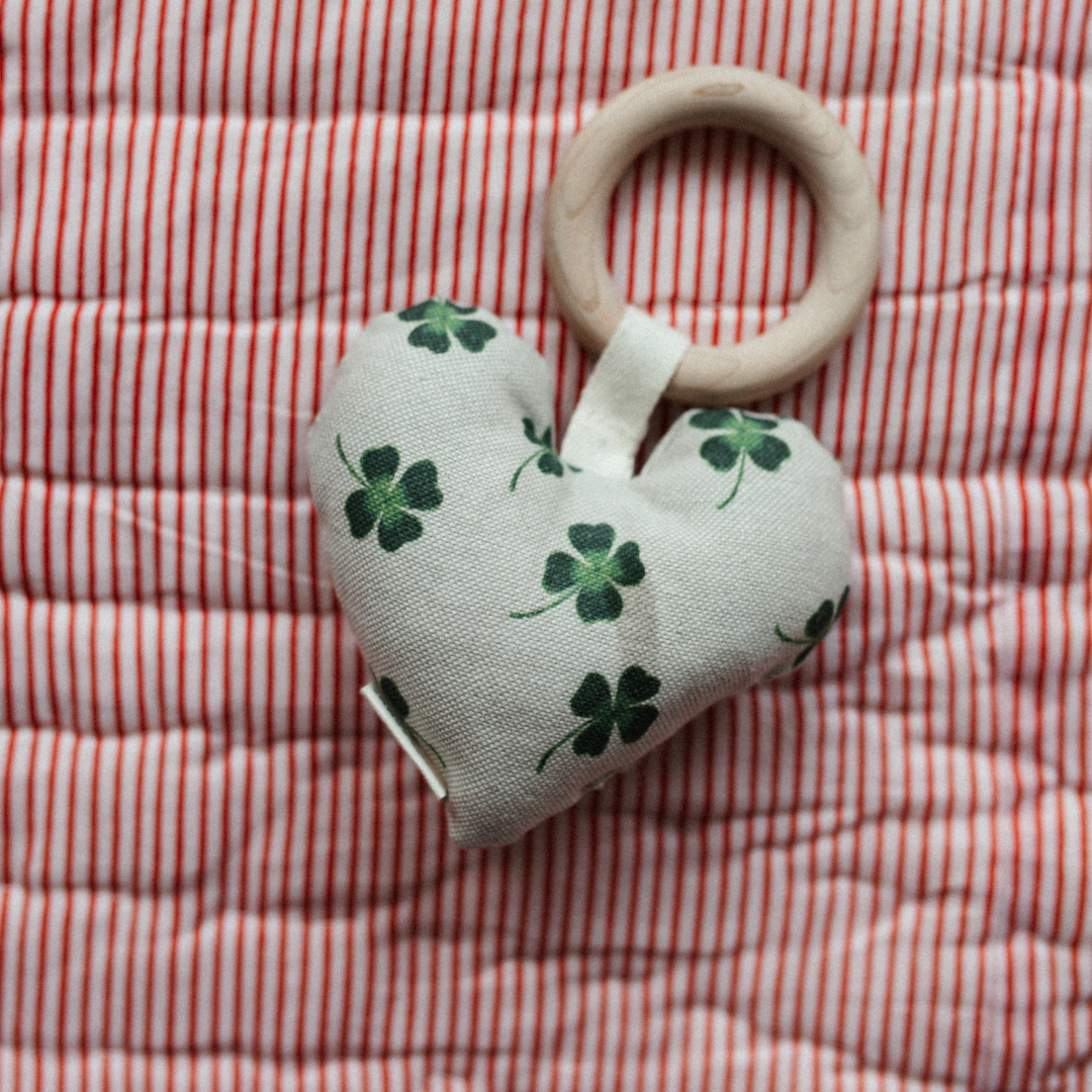 Bijtring met een hart eraan