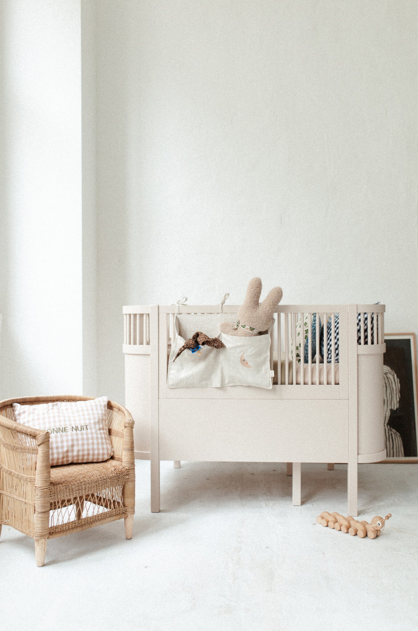 kinderkamer met kussen met blokjes