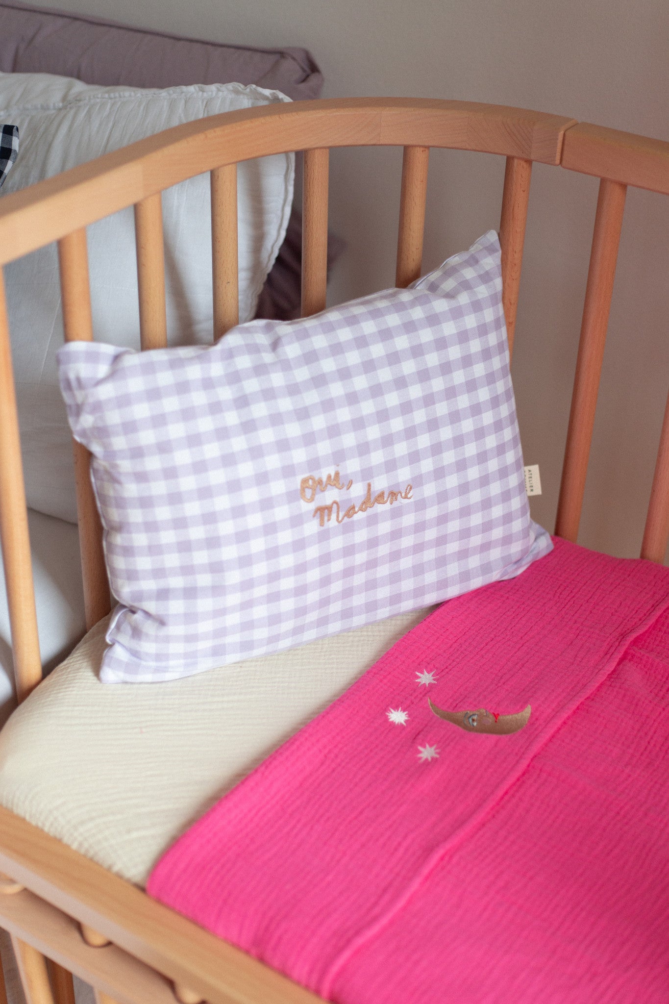 FLAT SHEET CRIB | BLOWY BUBBLEGUM