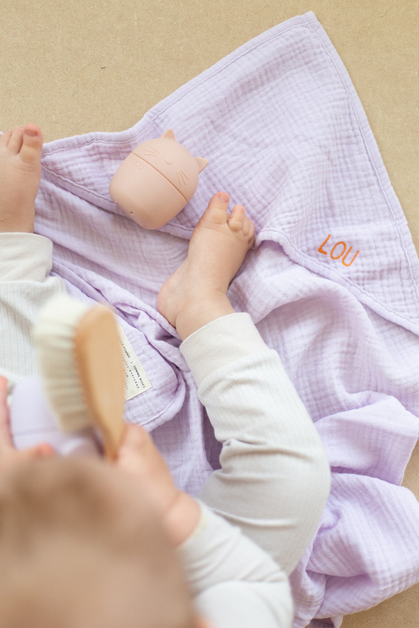 baby handdoek met naam in de kleur oranje