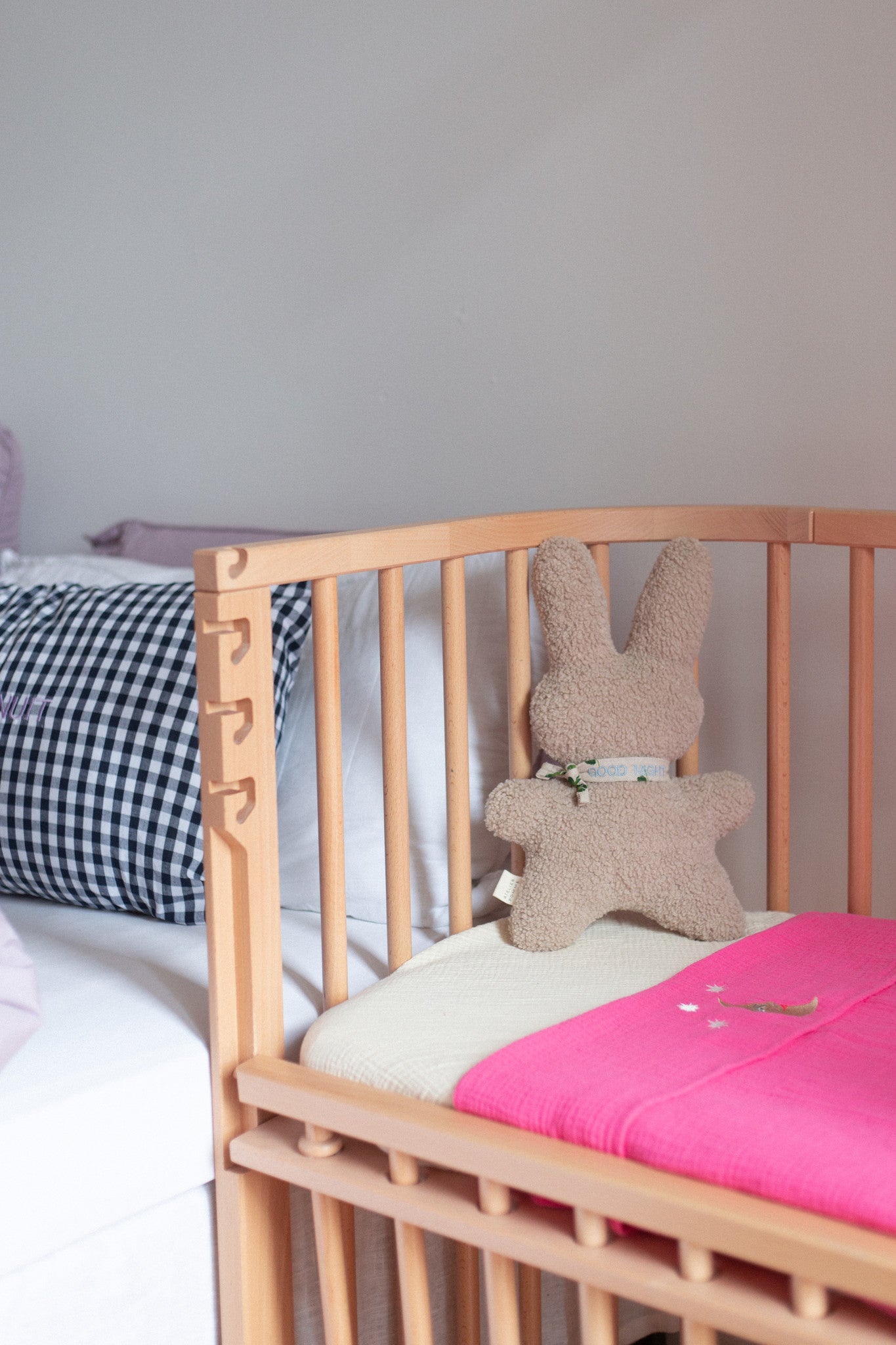 FLAT SHEET CRIB | BLOWY BUBBLEGUM