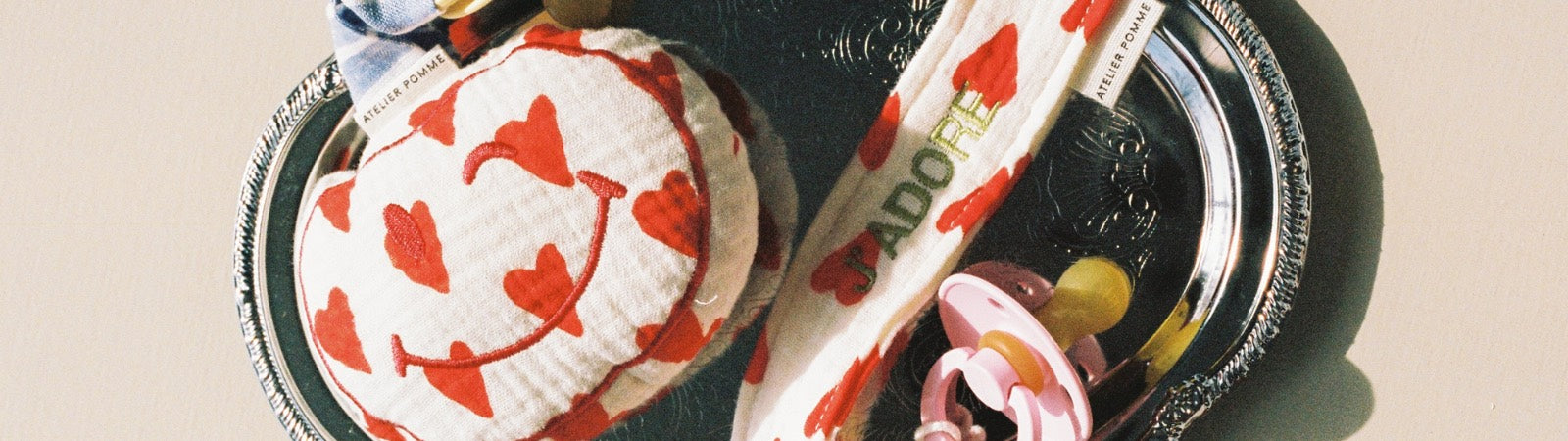 Speendoekje of een speenknuffel van katoen , gepersonaliseerd met naam 