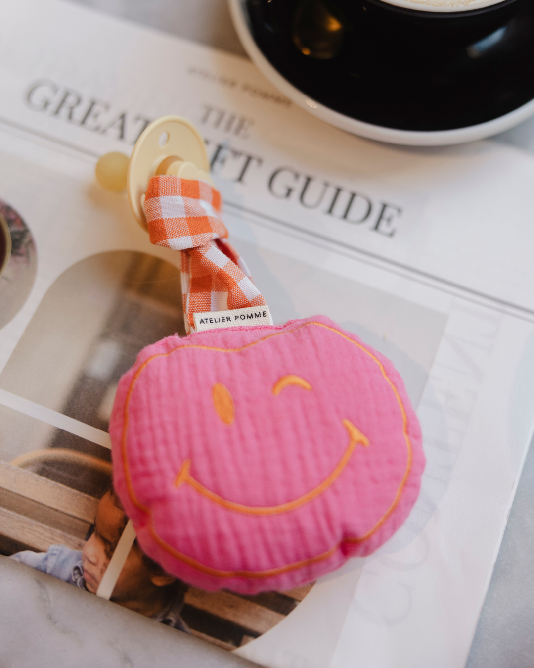 PACIFIER CLOTH POMME | BLOWY BUBBLEGUM