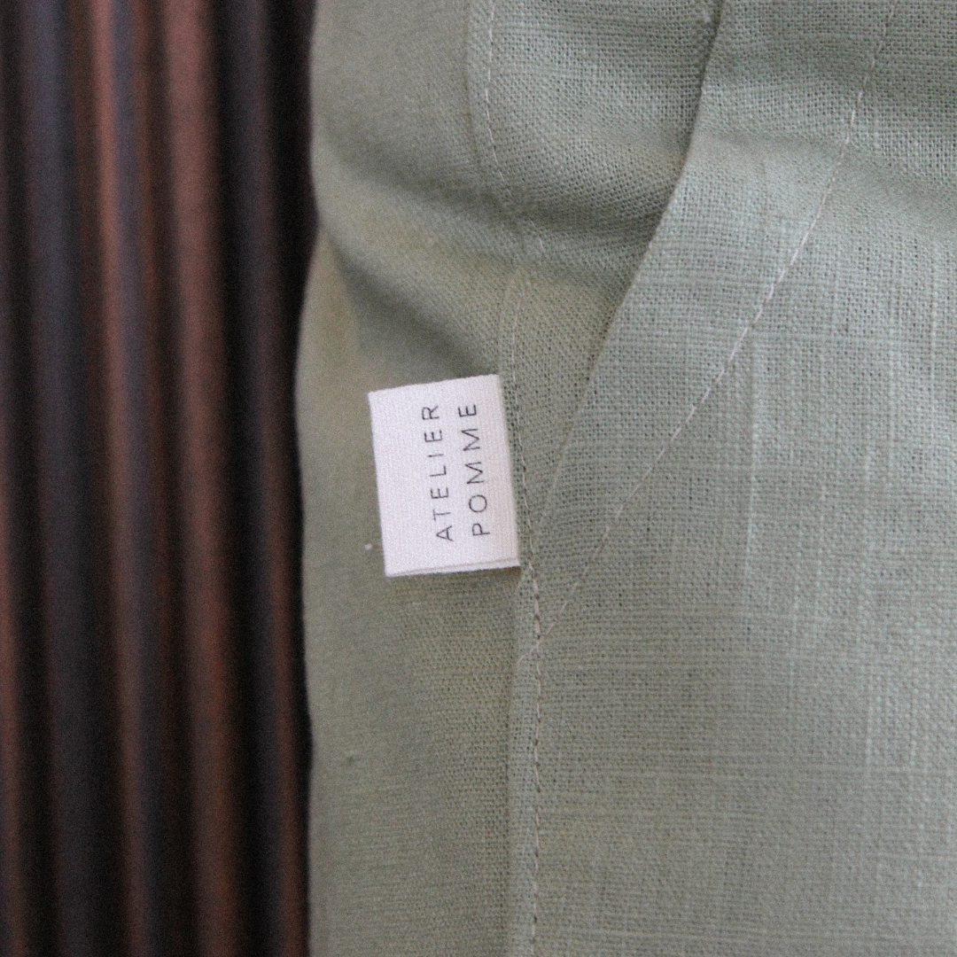 detail label van schort. 