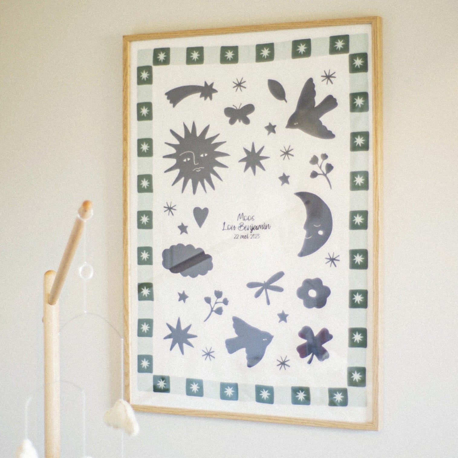 Geboorte poster hangend aan de muur 