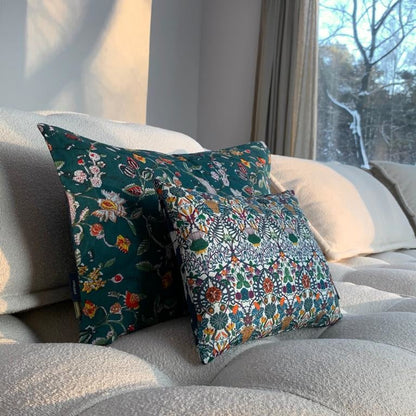 stijlvolle kussens met bloemenprint voor op de bank