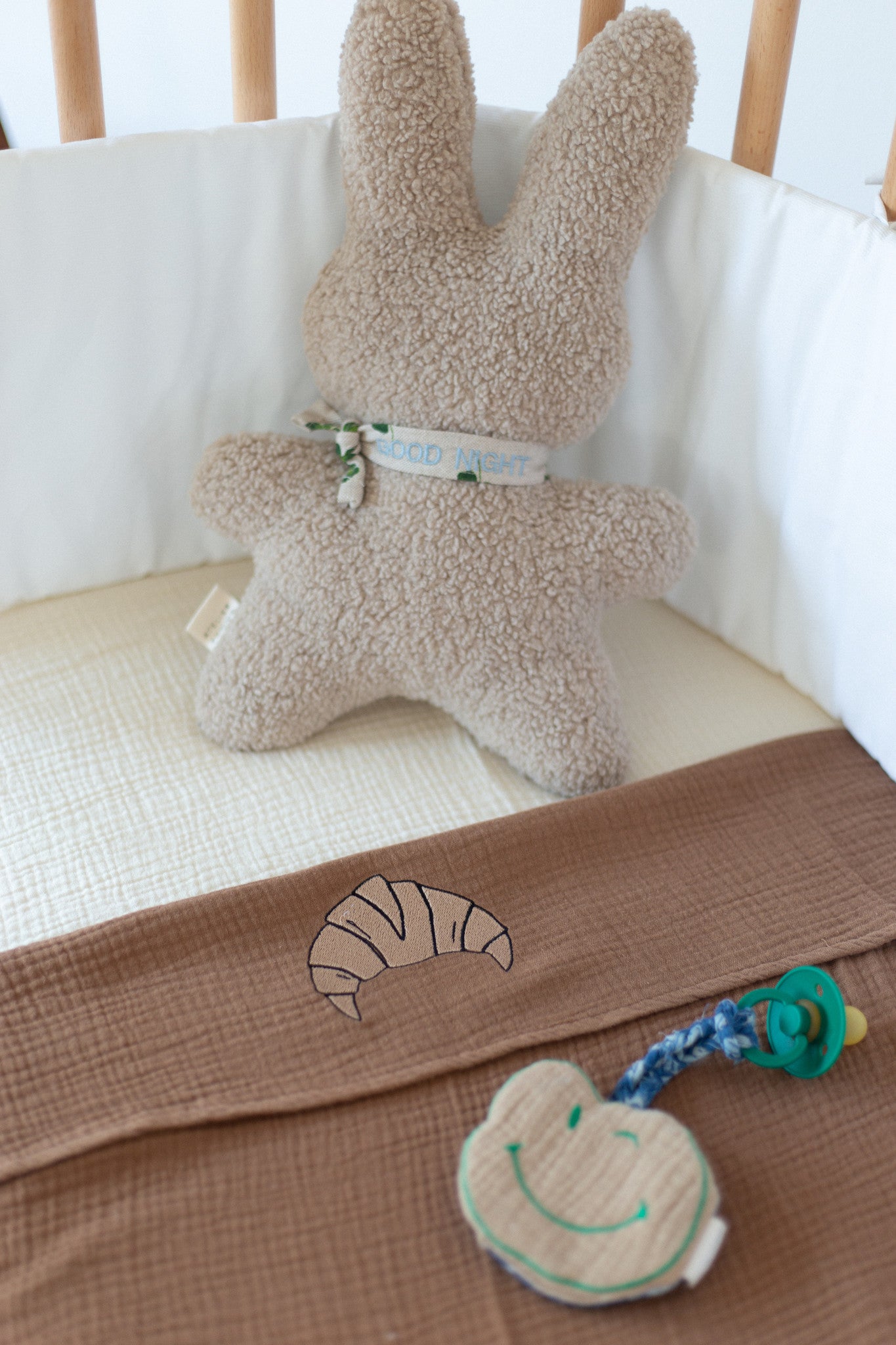 Flat sheet crib better brownie