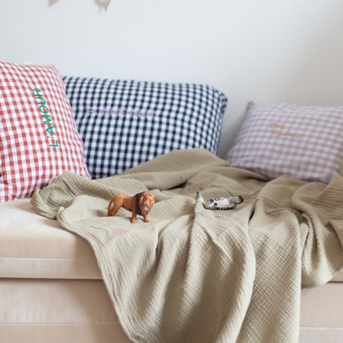 Giant swaddle morning moss 