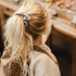 Gestreepte scrunchie in het blauw met bruin