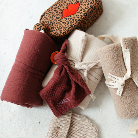 PACIFIER CLOTH  CUDDLE | BURGUNDY BOO