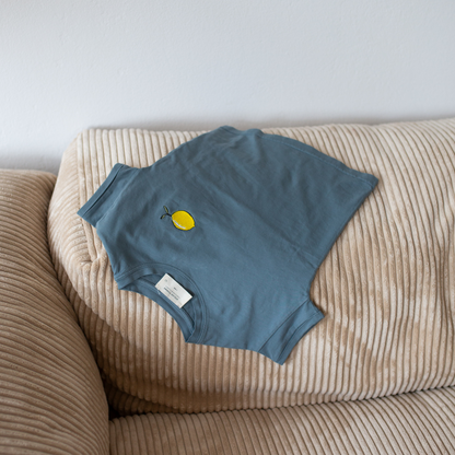 blauwe t-shirt met icoon. 