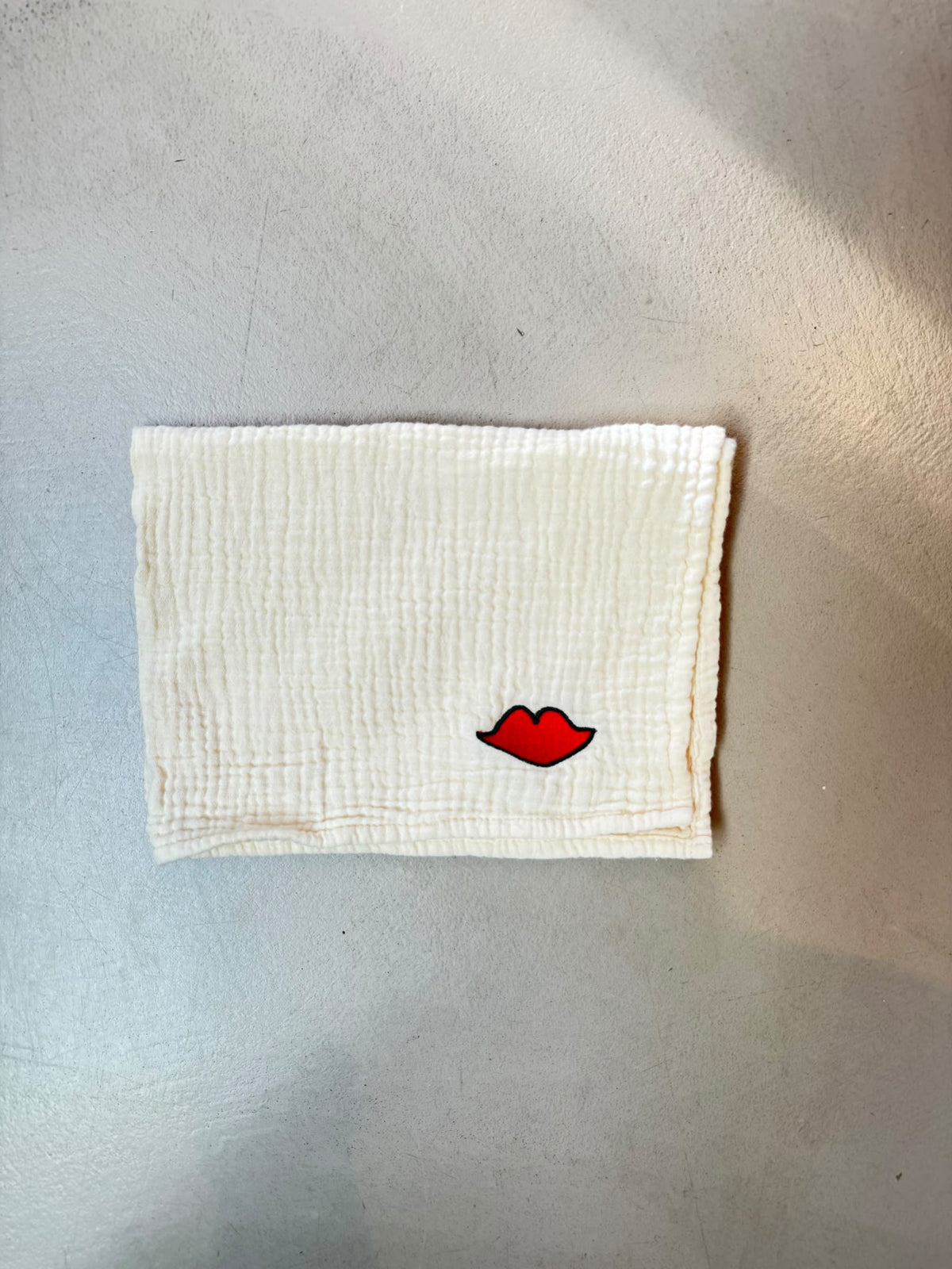 SAMPLE SALE | Petit Towel Cosy White Lips