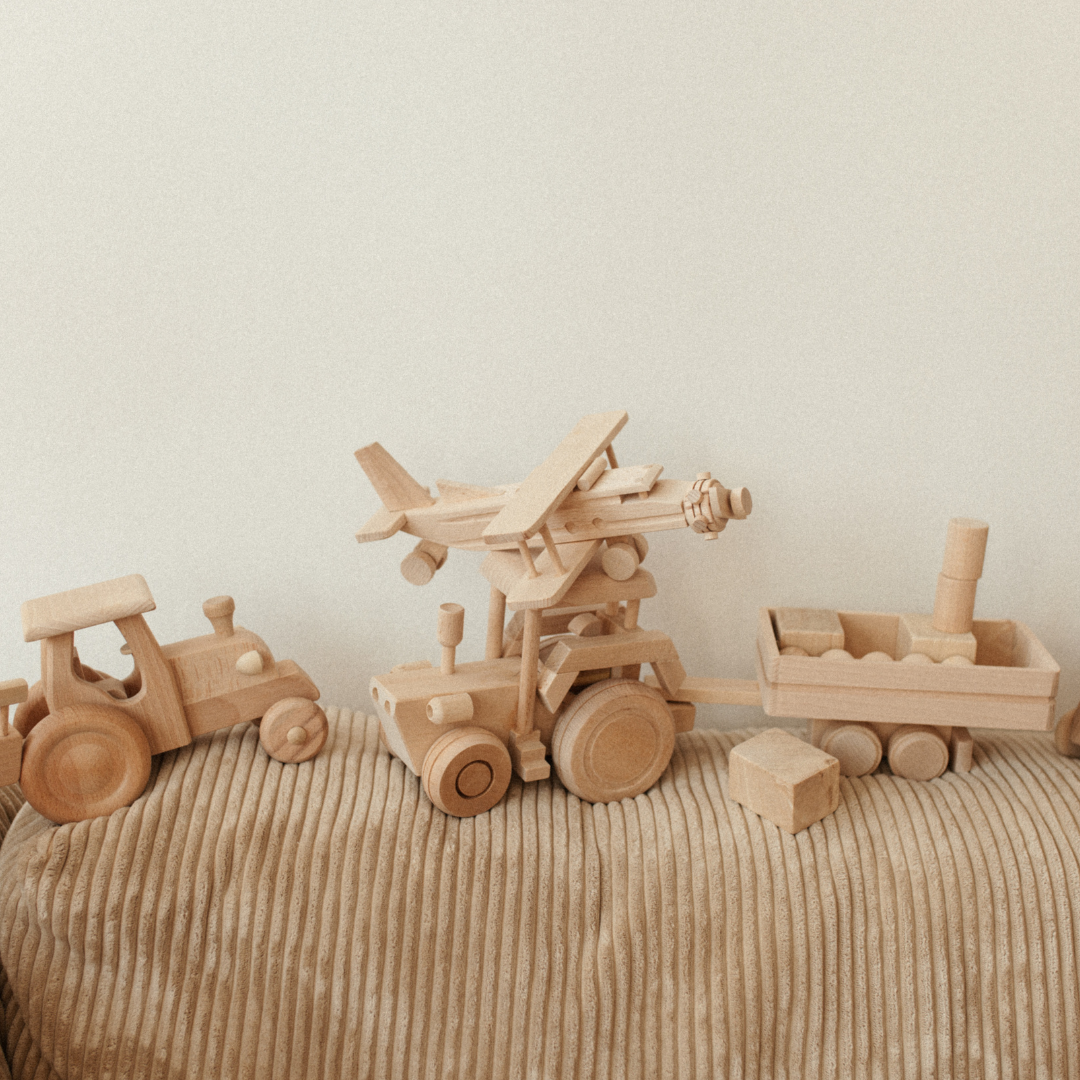 houten speelgoedvoertuigen. 