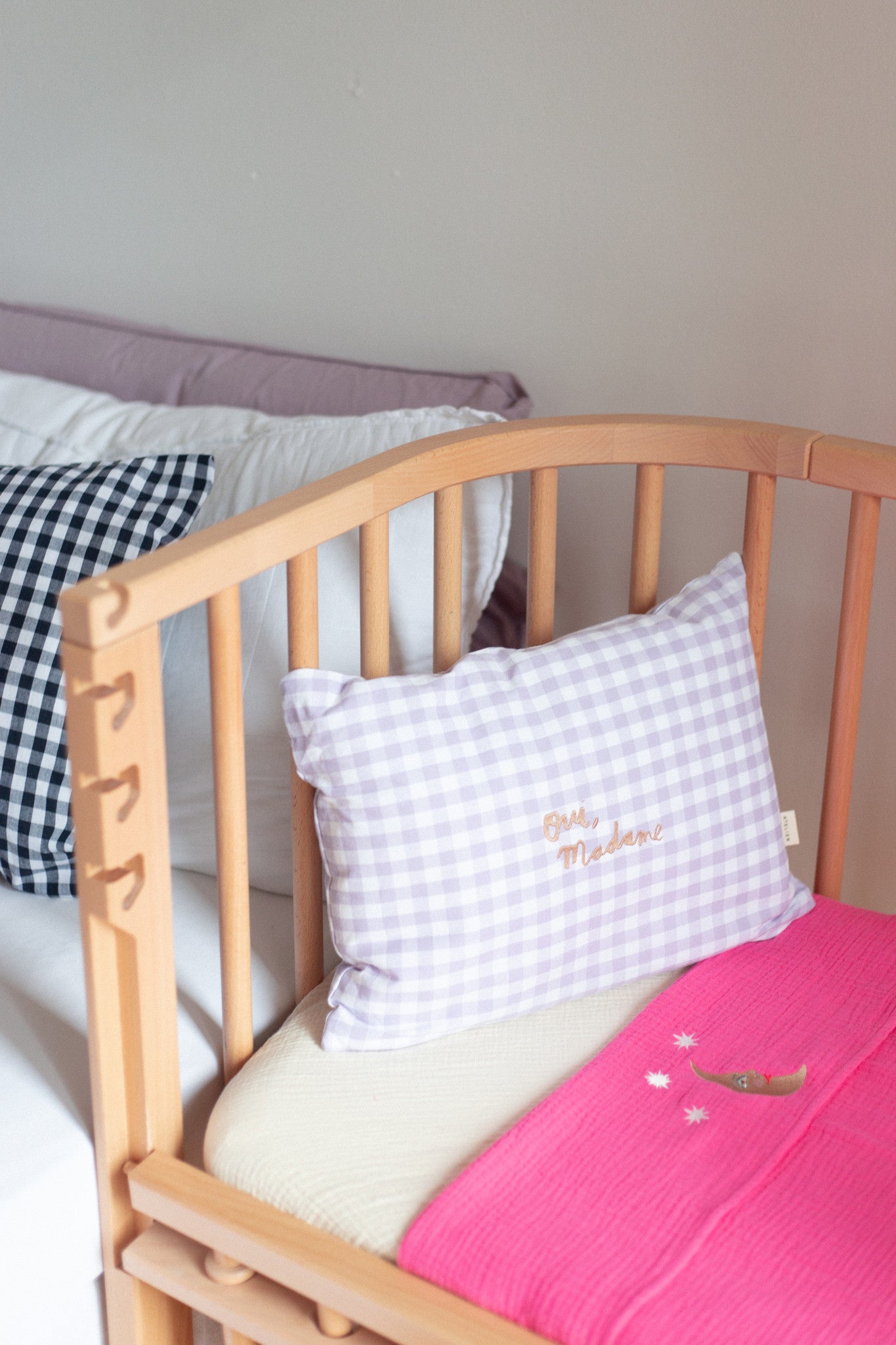 FLAT SHEET CRIB | BLOWY BUBBLEGUM