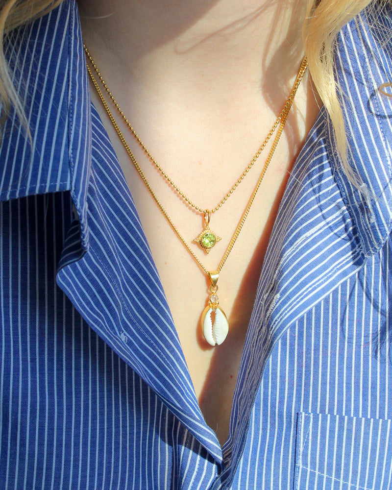 Muschelanhänger mit Goldkette