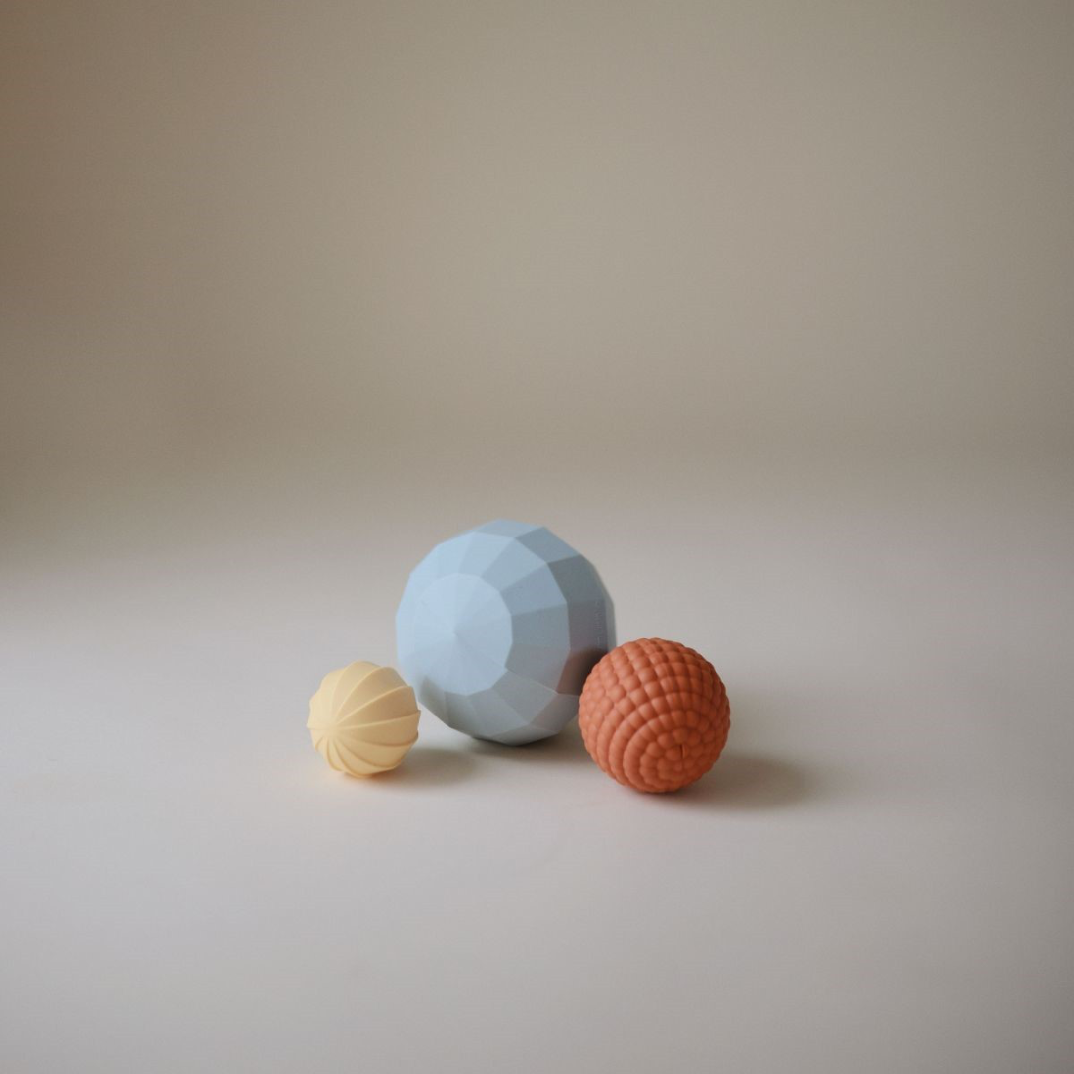 NESTING SPHERES SENSORY TOY