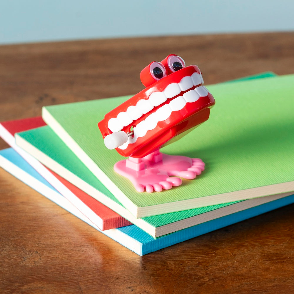Wind-up toy | Chattering teeth